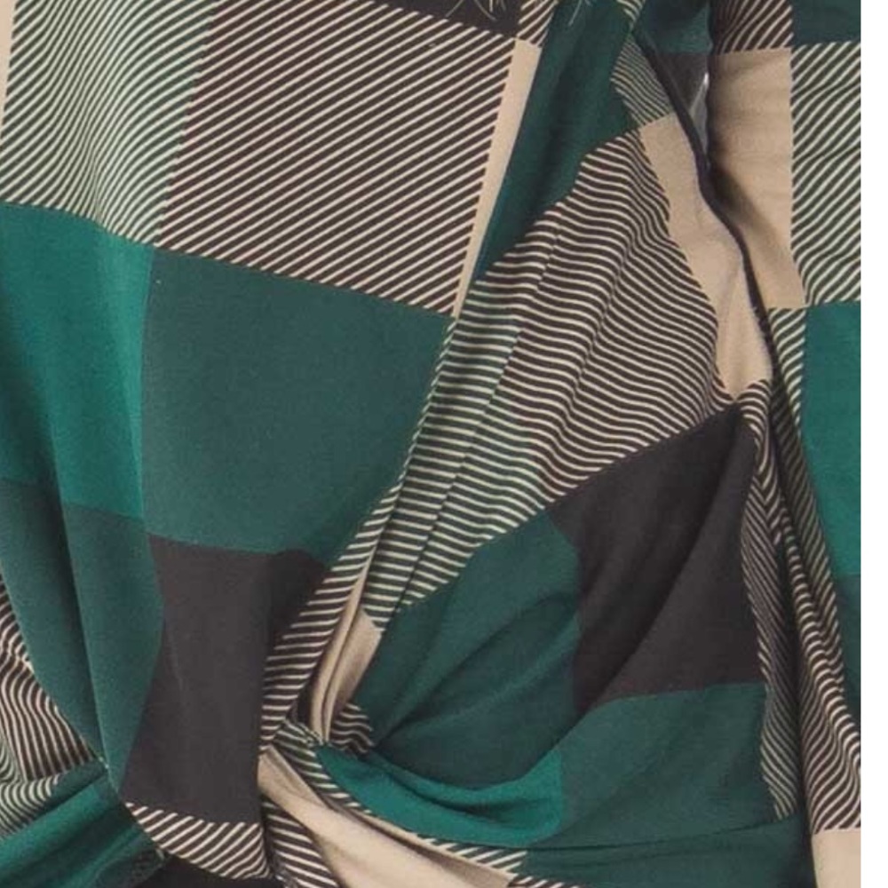 🚨SALE🚨Soft Green Plaid Long Sleeve Top - Picture 6 of 6